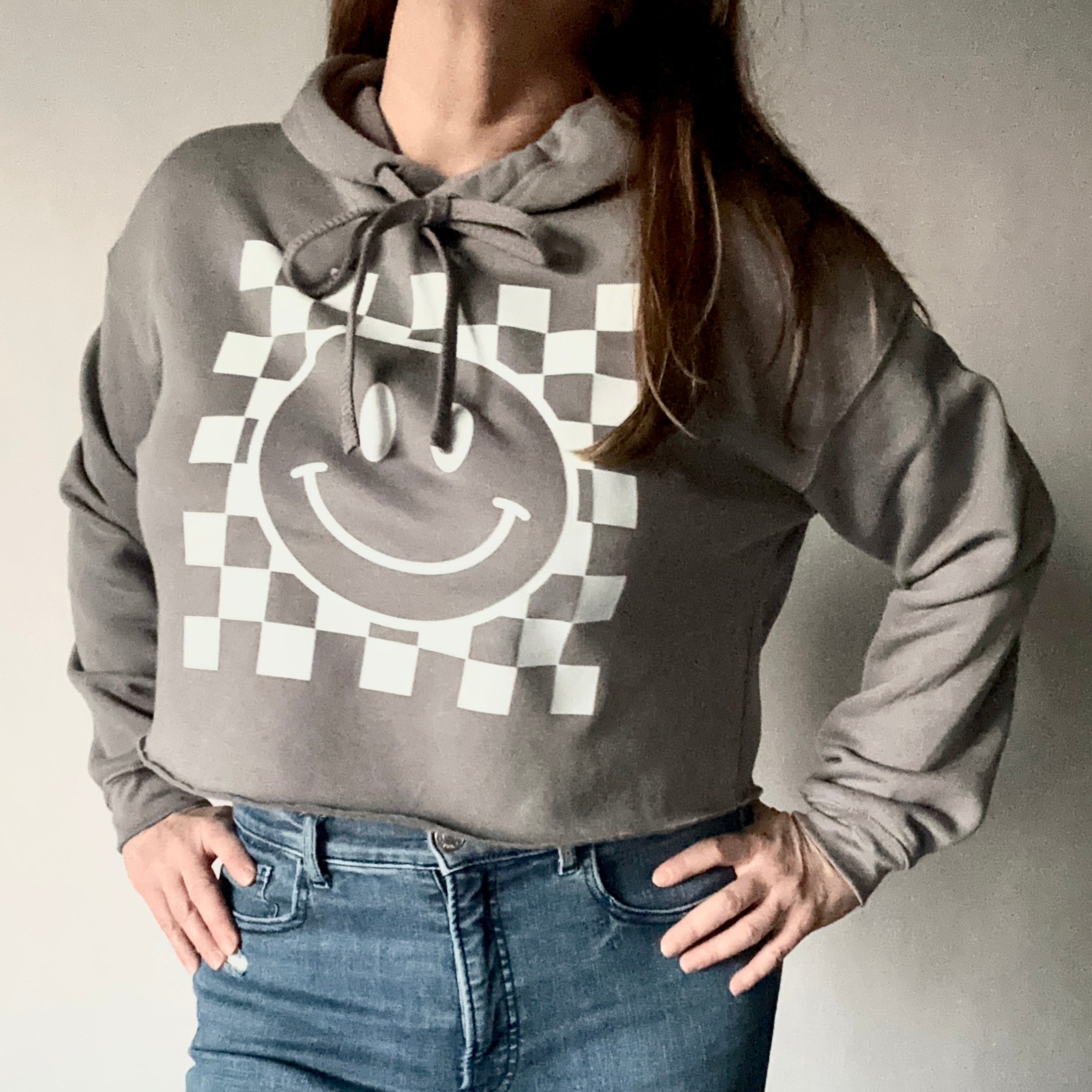 Checkered Smiley Women's Cropped Sweatshirt
